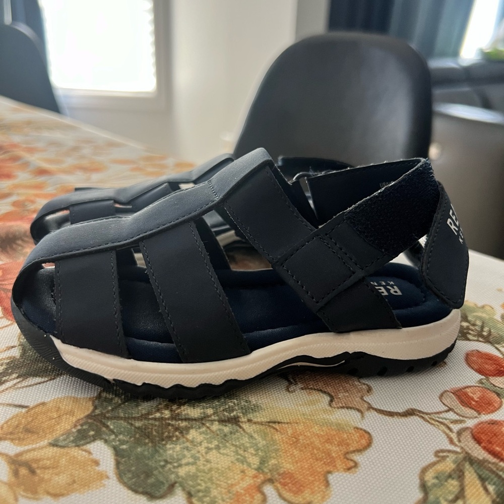 Reaction sandals size 8 toddler boys like new